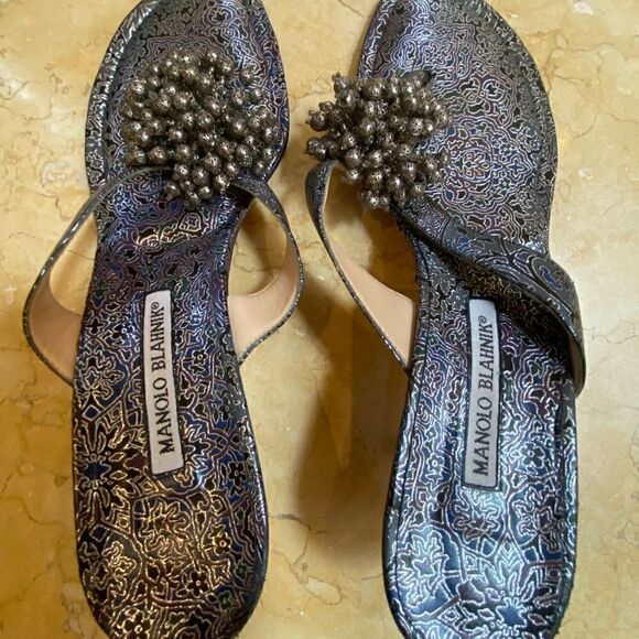 Manolo Blahnik low heel shoes in size 10.5 - Picture 1 of 6